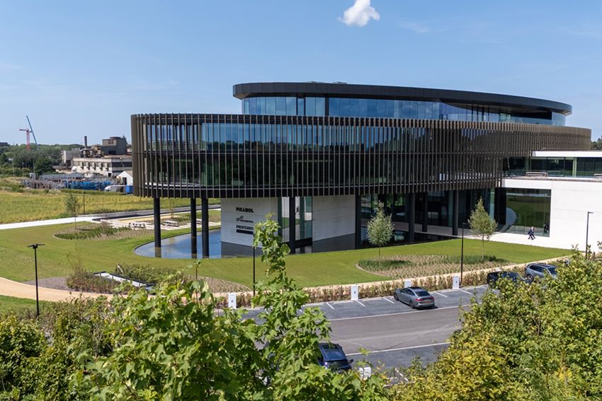 DucoSun Cubic laat de gouden kroon van Picanol schitteren