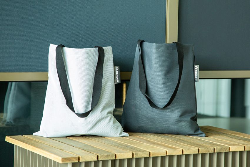 Screendoekresten krijgen tweede leven als totebag