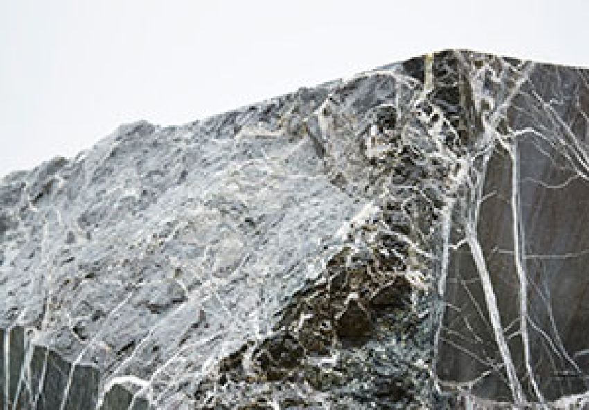 BELTRAMI NATURAL STONE hult zich in trendy groen op Interieur 2018
