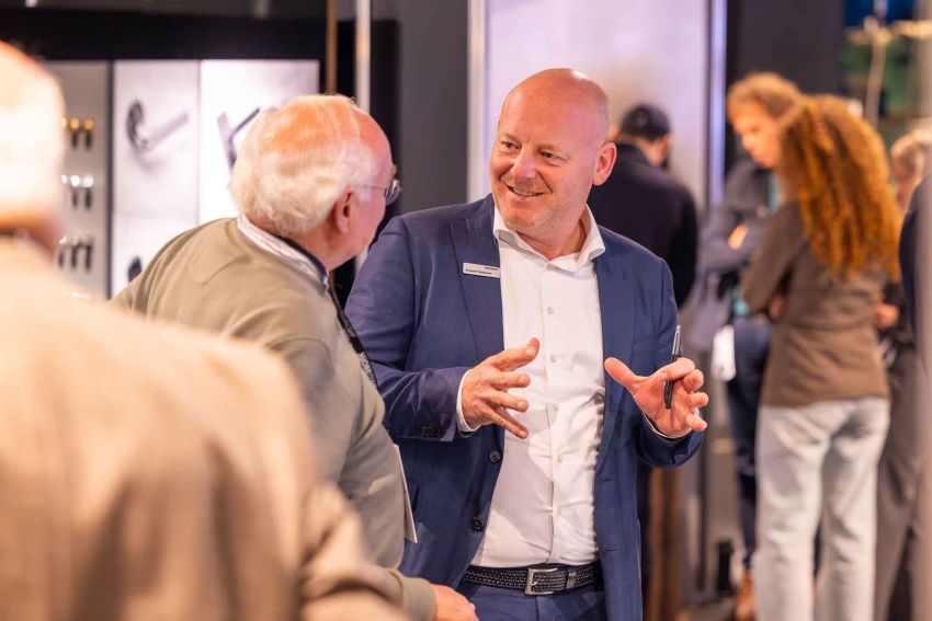 Goede gesprekken rond de noviteiten die op ARCHITECT@WORK in  Amsterdam werden getoond 