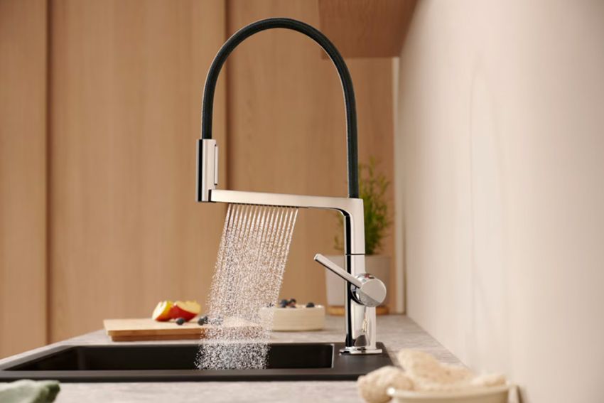Keukenroutines geoptimaliseerd met de veelzijdige hansgrohe Talis Select M54 Powderspray